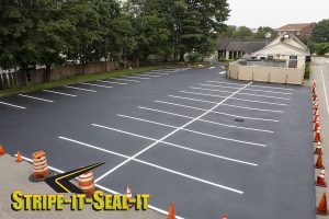 stripe-it-seal-it cm Minkler Keene NH Sealcoating Parking Lots and Driveways